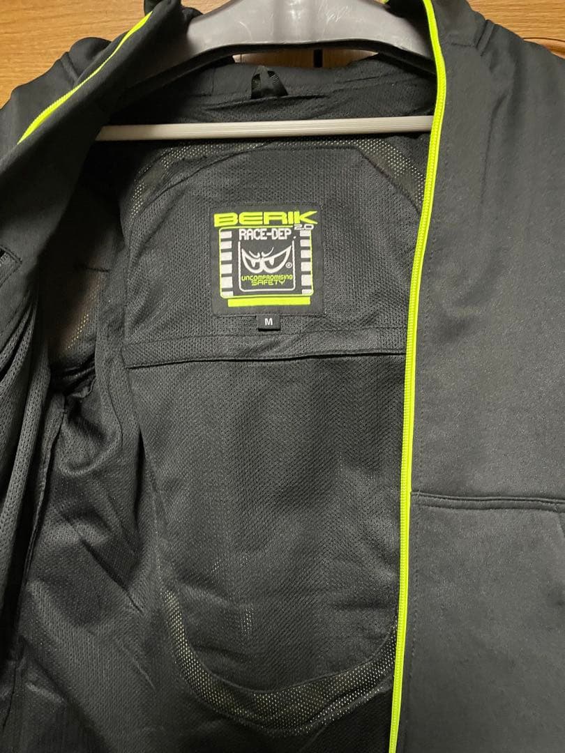 BERIK 2.0 ジャケット ブラック/ライム春・夏・秋 肩・肘にプロテクター