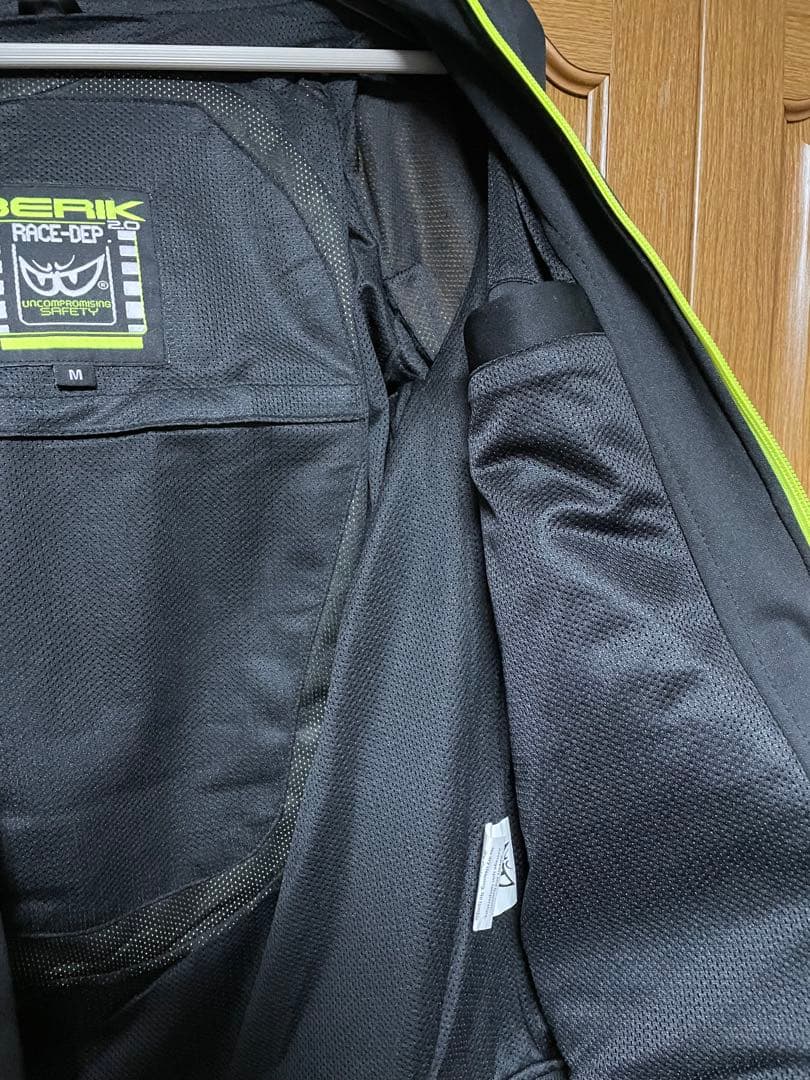 BERIK 2.0 ジャケット ブラック/ライム春・夏・秋 肩・肘にプロテクター