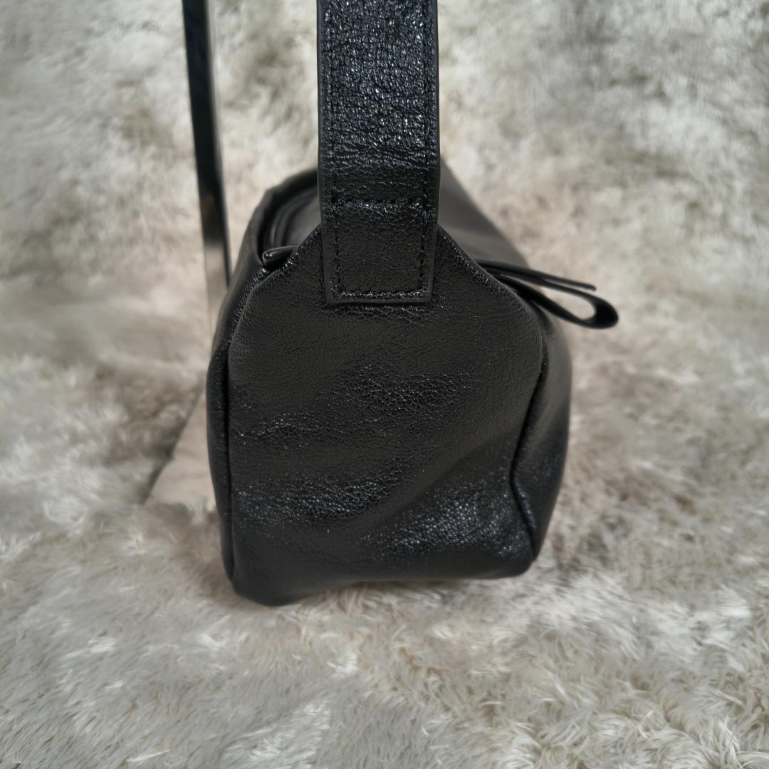 イアパピヨネ　軽量　本革　ボックスミニショルダーバッグ ブラック　レザー