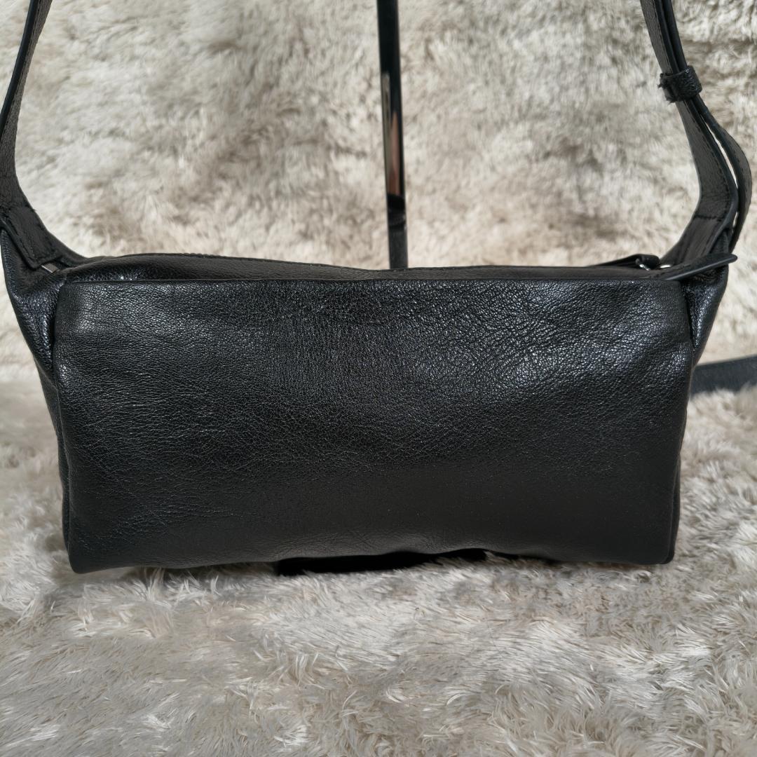 イアパピヨネ　軽量　本革　ボックスミニショルダーバッグ ブラック　レザー