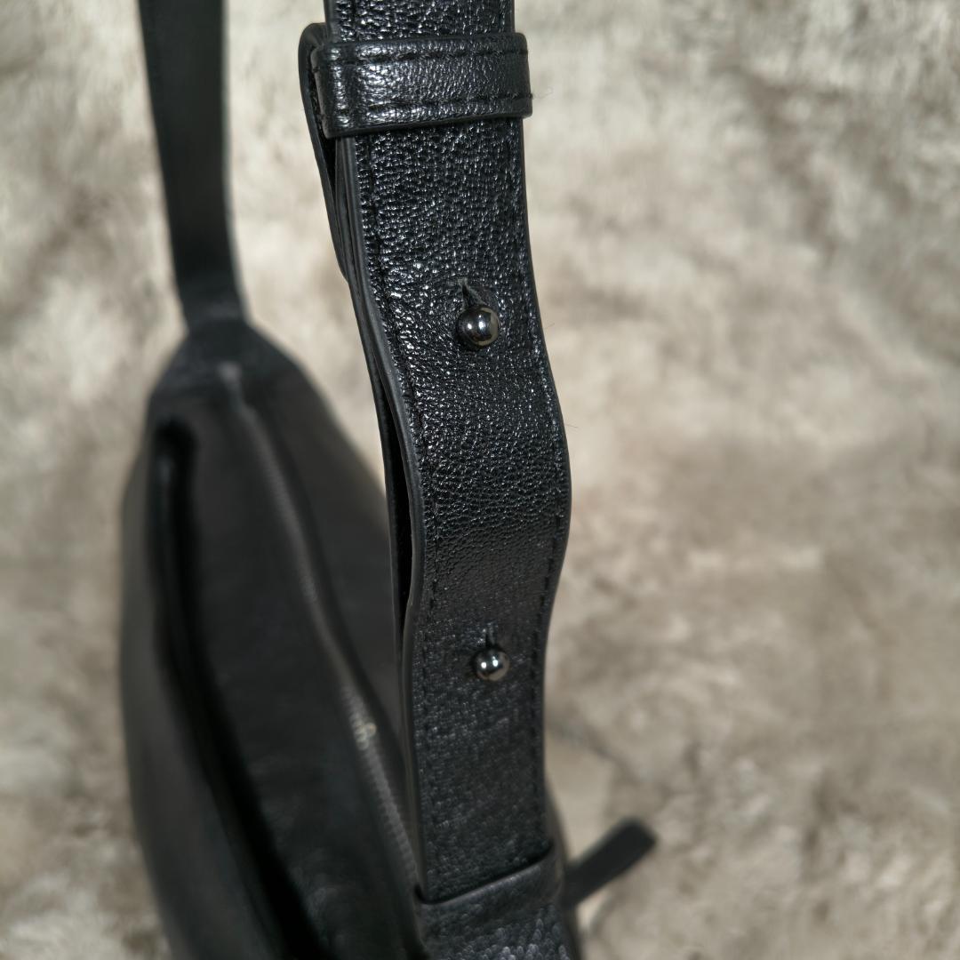 イアパピヨネ　軽量　本革　ボックスミニショルダーバッグ ブラック　レザー