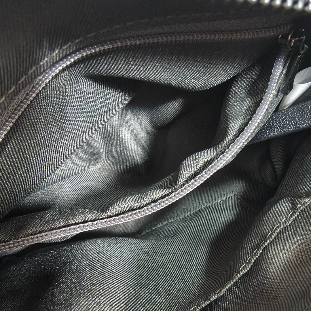 イアパピヨネ　軽量　本革　ボックスミニショルダーバッグ ブラック　レザー