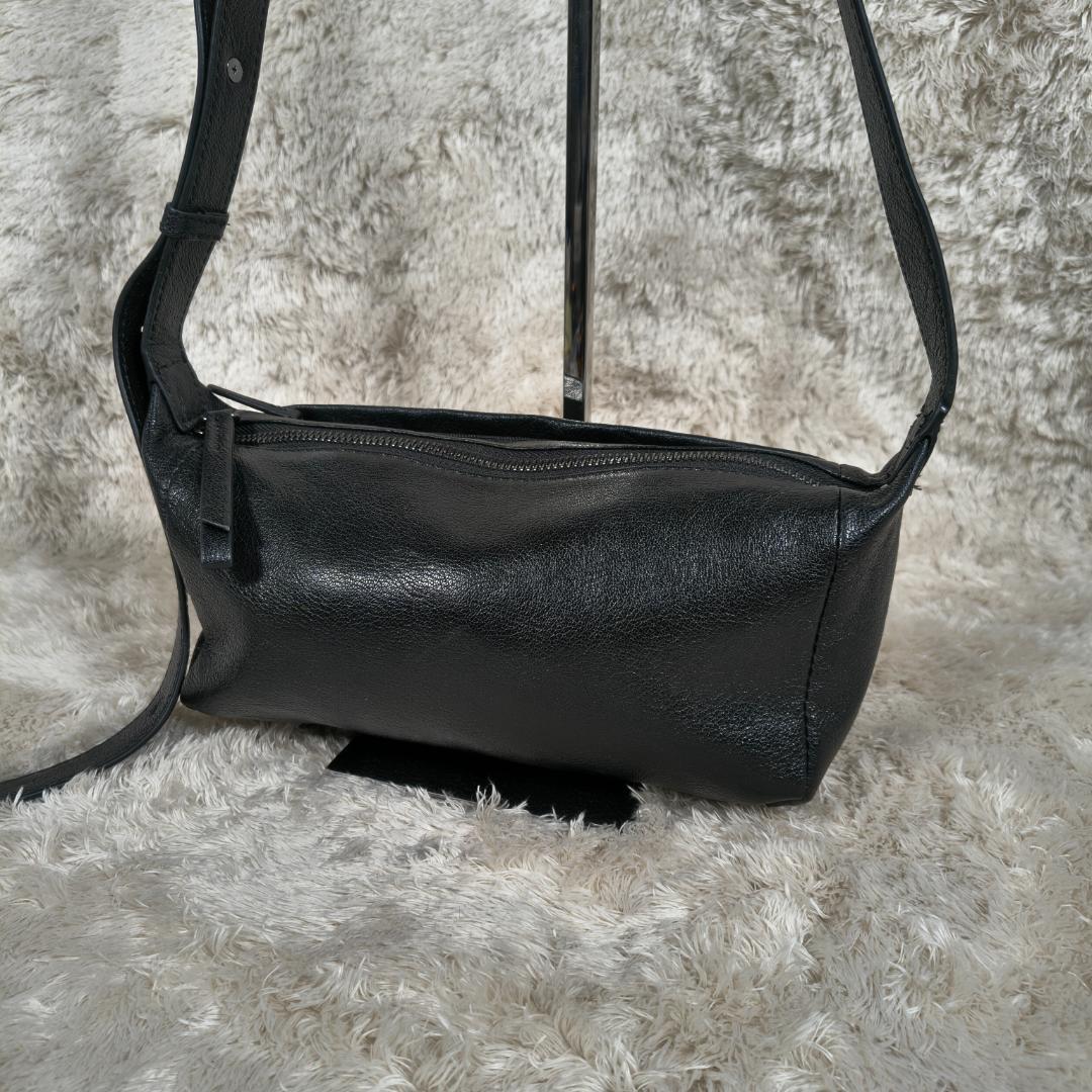 イアパピヨネ　軽量　本革　ボックスミニショルダーバッグ ブラック　レザー