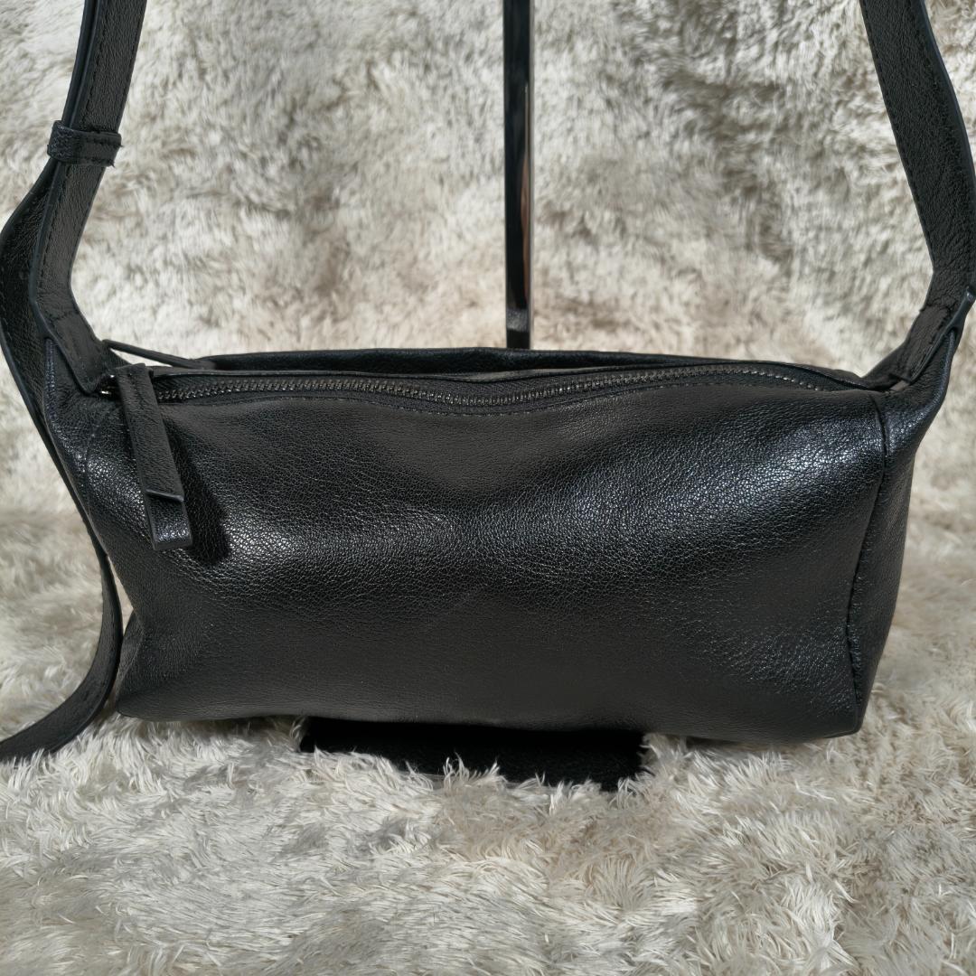 イアパピヨネ　軽量　本革　ボックスミニショルダーバッグ ブラック　レザー