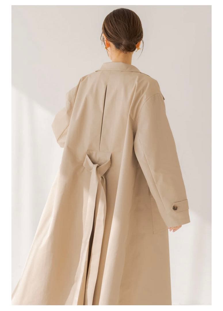 ベージュトレンチコート