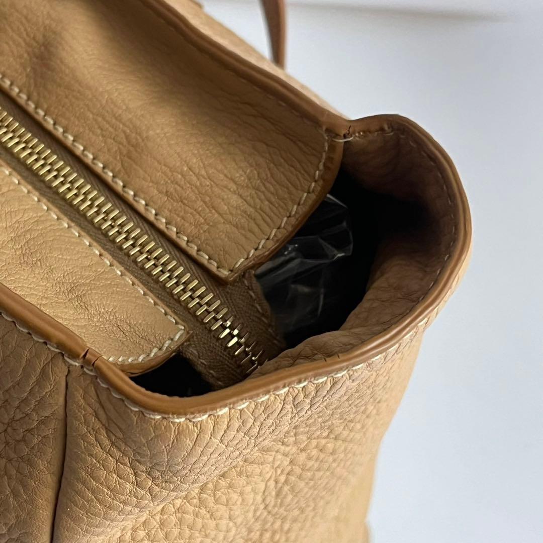 極美品✨　PRADA トートバッグ レザー　ベージュ　三角プレート