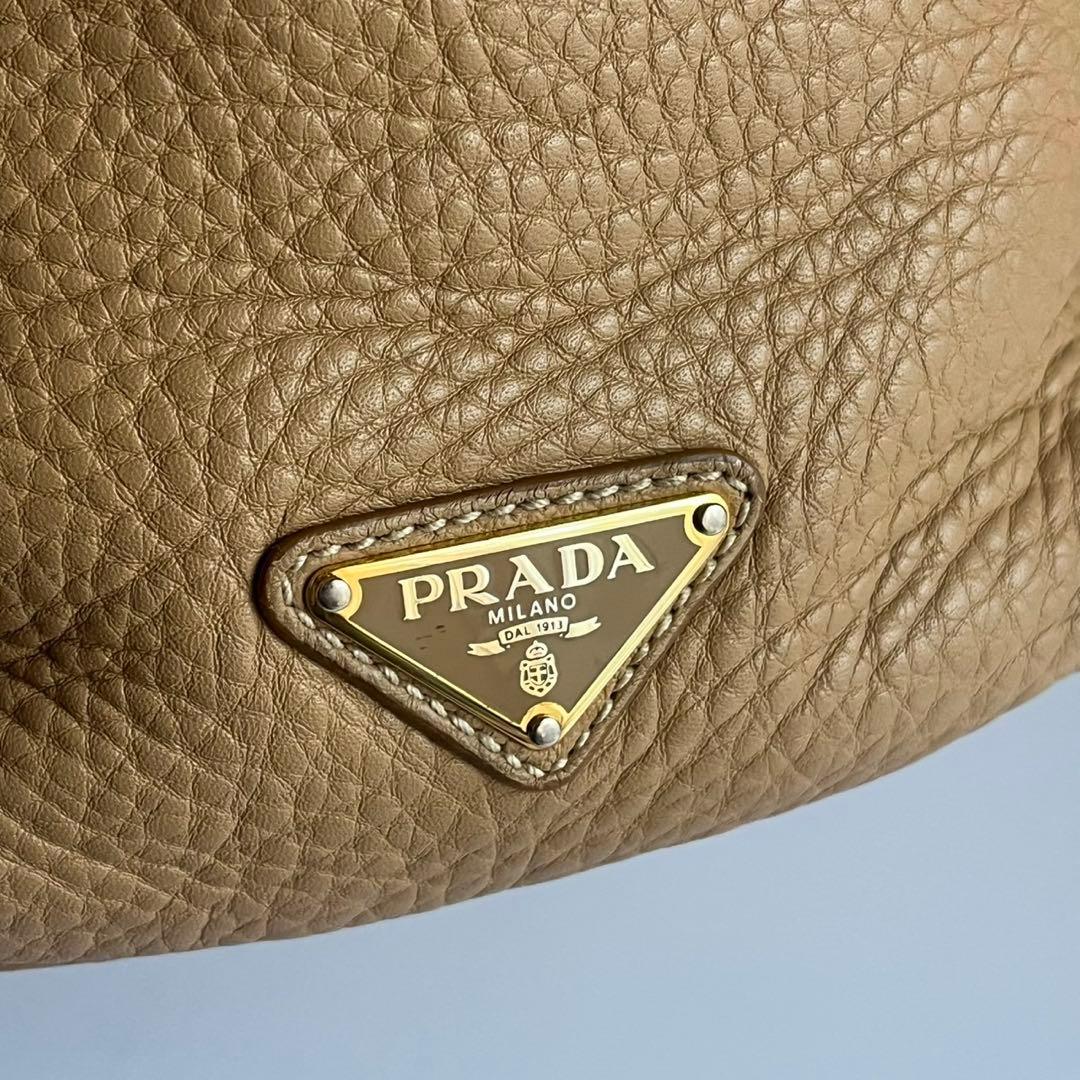 極美品✨　PRADA トートバッグ レザー　ベージュ　三角プレート