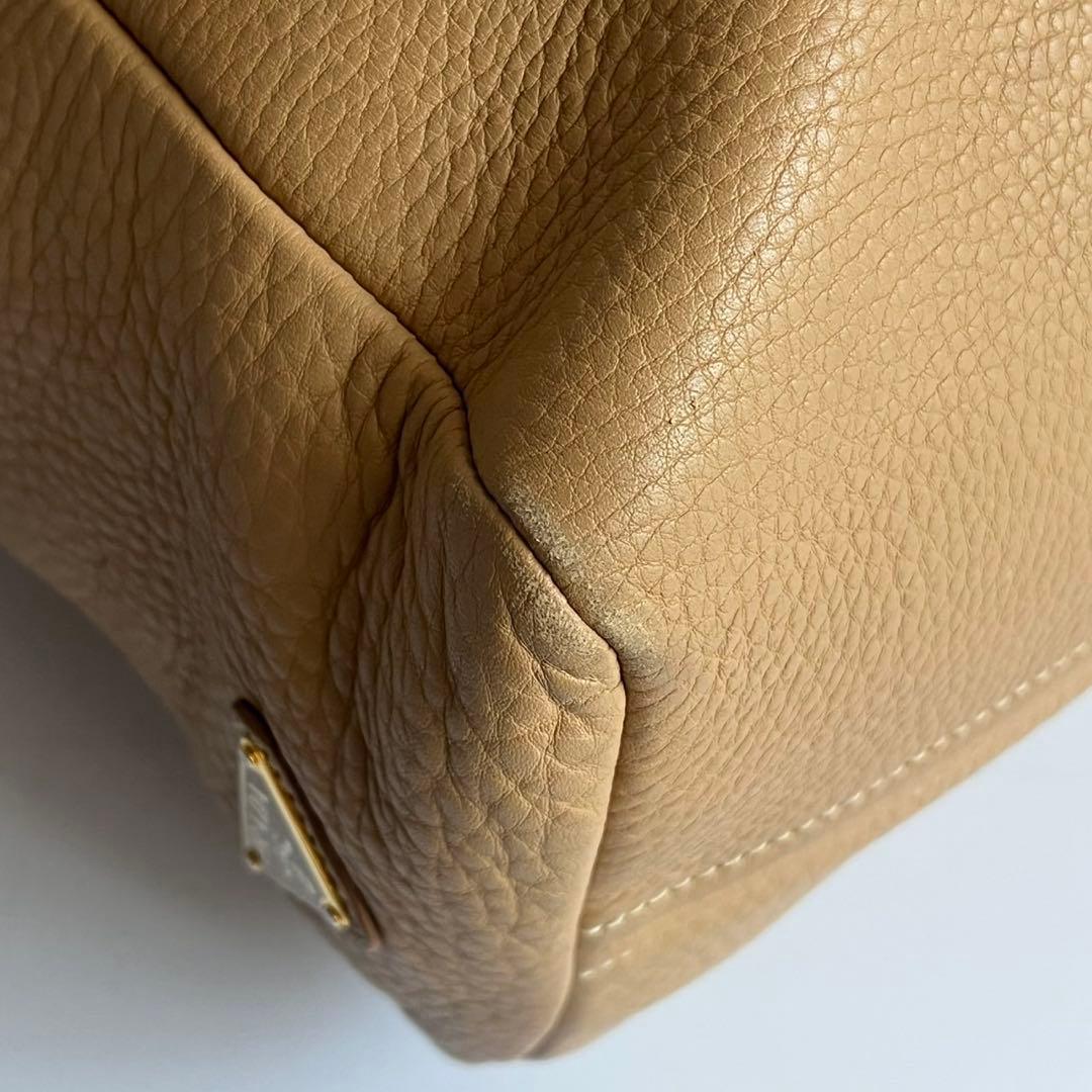 極美品✨　PRADA トートバッグ レザー　ベージュ　三角プレート