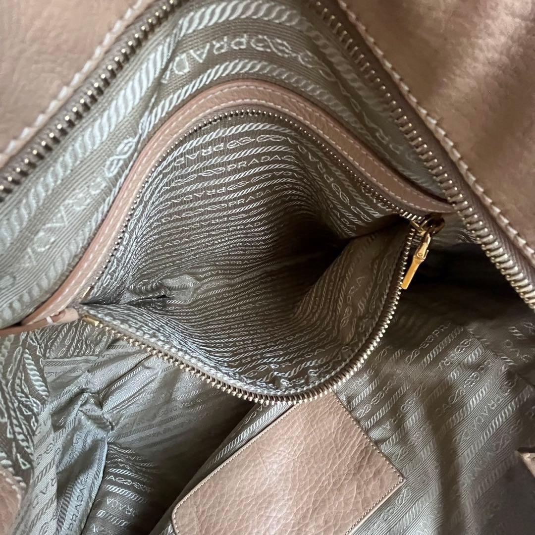極美品✨　PRADA トートバッグ レザー　ベージュ　三角プレート