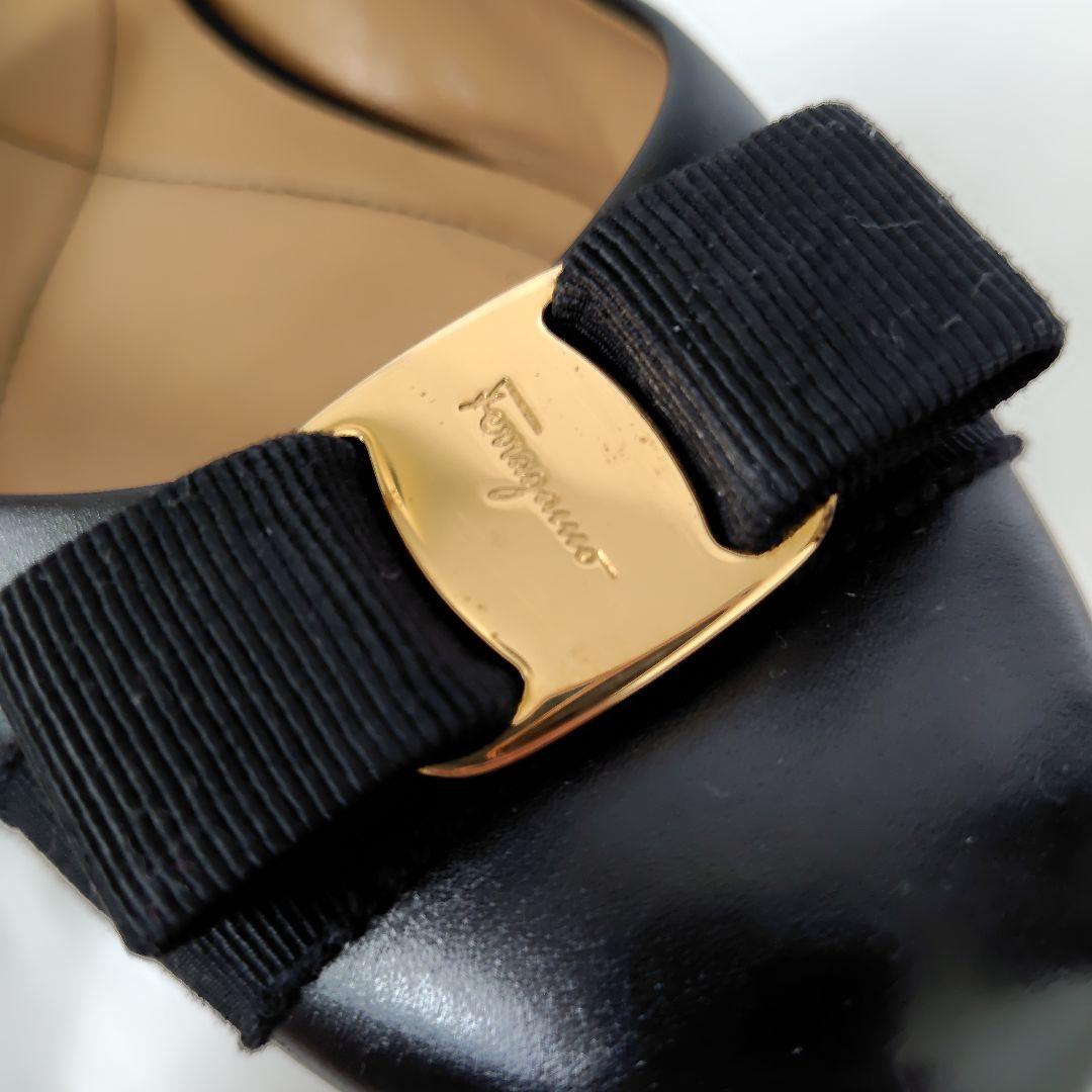 モデルサイズ☆良品❤【フェラガモ】ヴァリナ ヴァラ フラットシューズ 黒