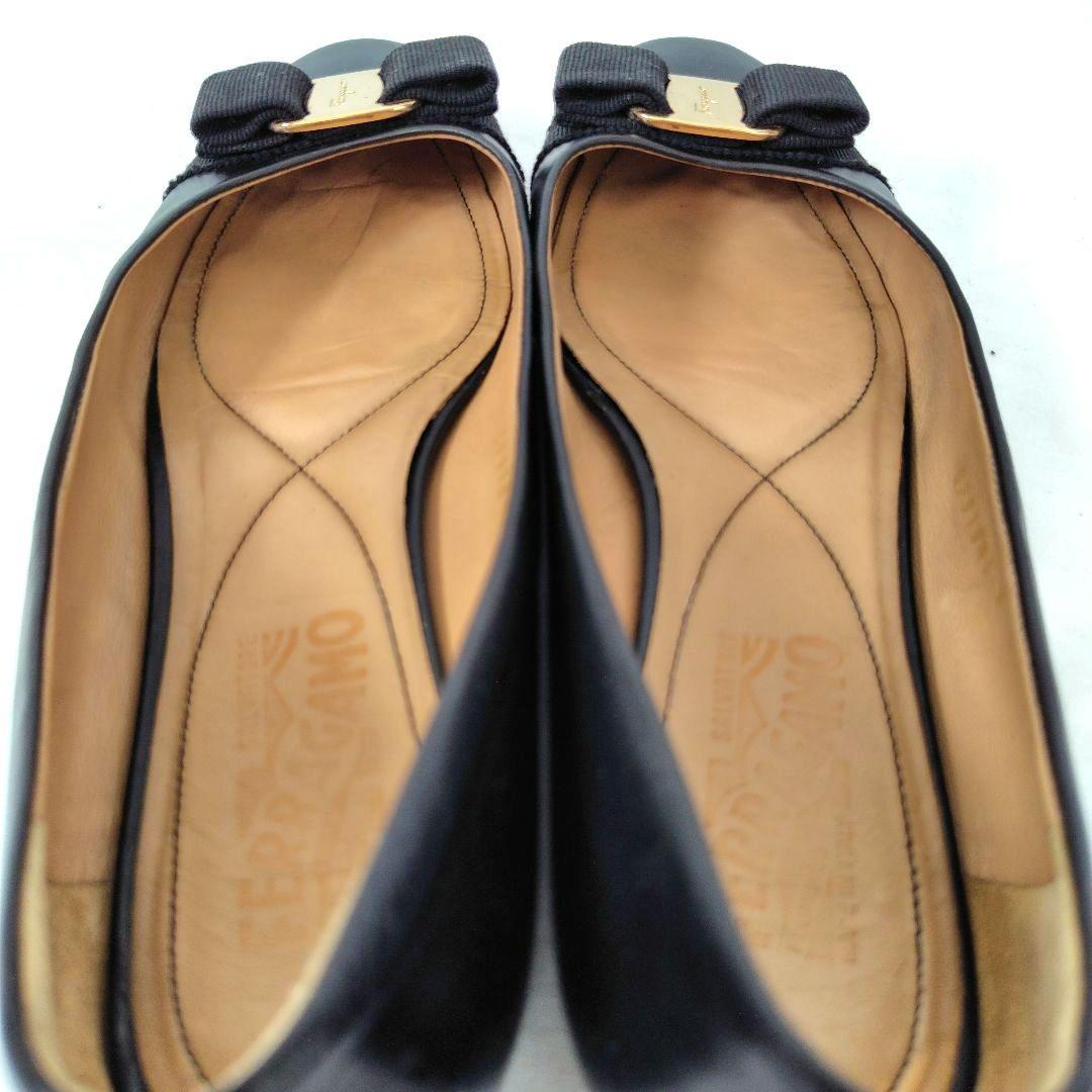 モデルサイズ☆良品❤【フェラガモ】ヴァリナ ヴァラ フラットシューズ 黒