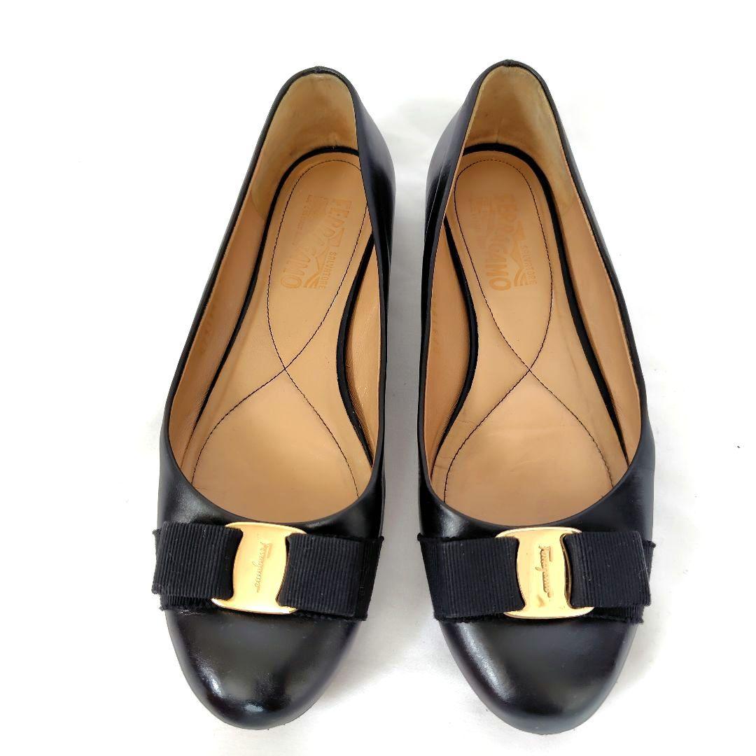 モデルサイズ☆良品❤【フェラガモ】ヴァリナ ヴァラ フラットシューズ 黒