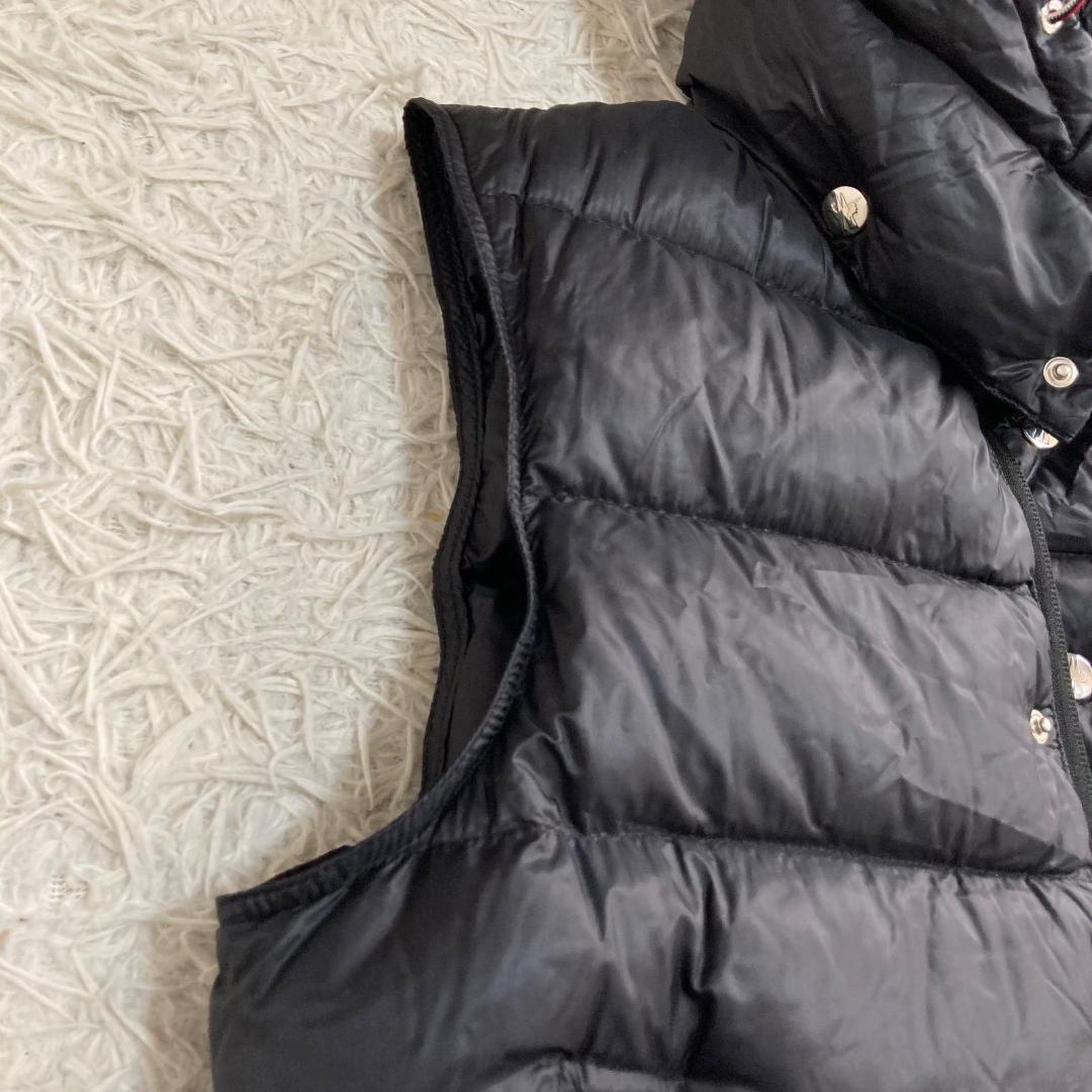 16714✨モンクレールBILLECART ダウンベスト フード ワッペンロゴ