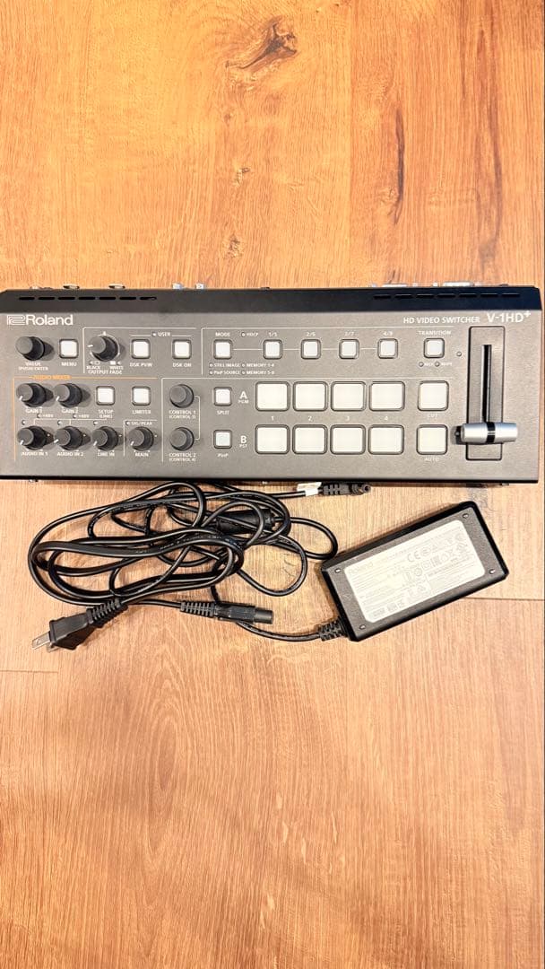 その他 Roland V-1HD+