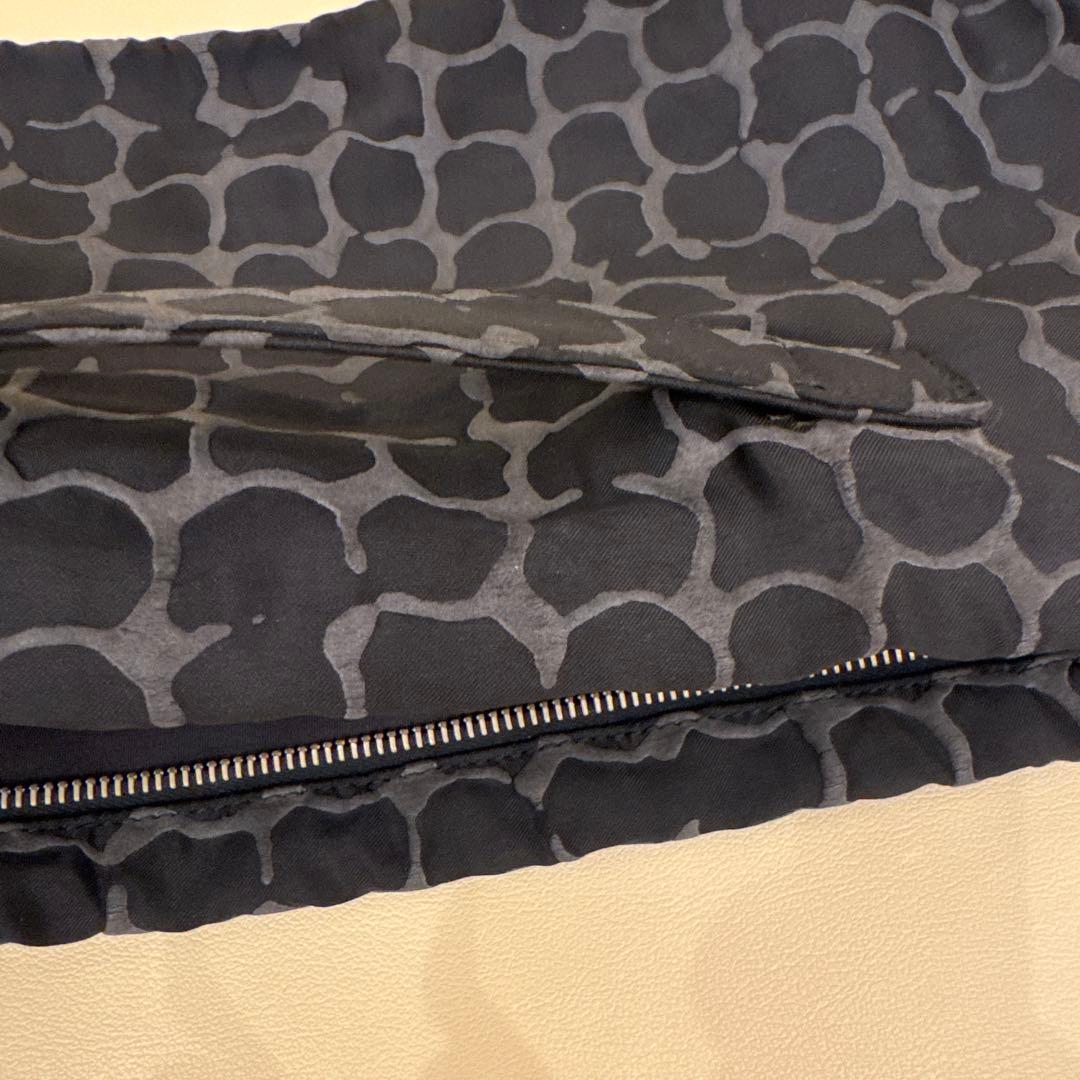 PRADA 黒 パターン クラッチバッグ