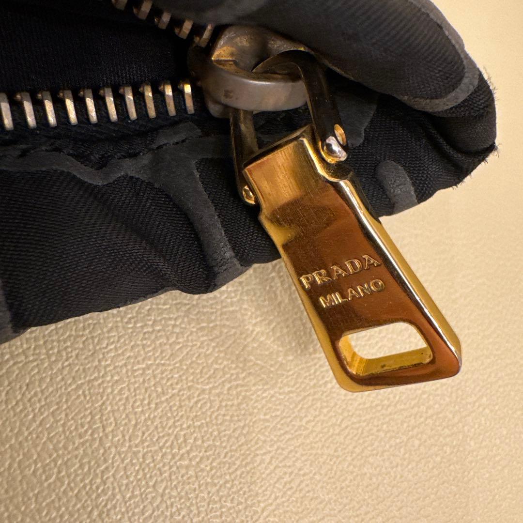 PRADA 黒 パターン クラッチバッグ