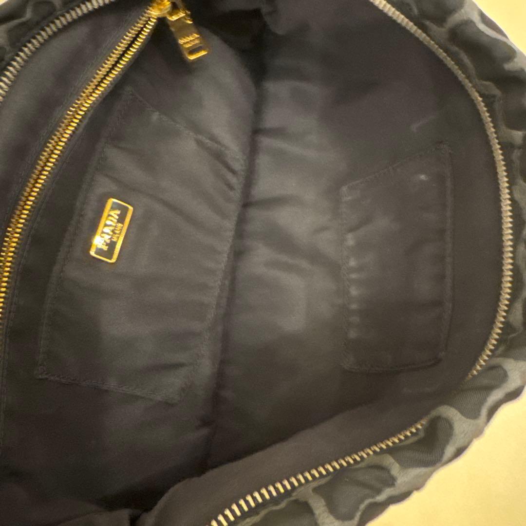 PRADA 黒 パターン クラッチバッグ