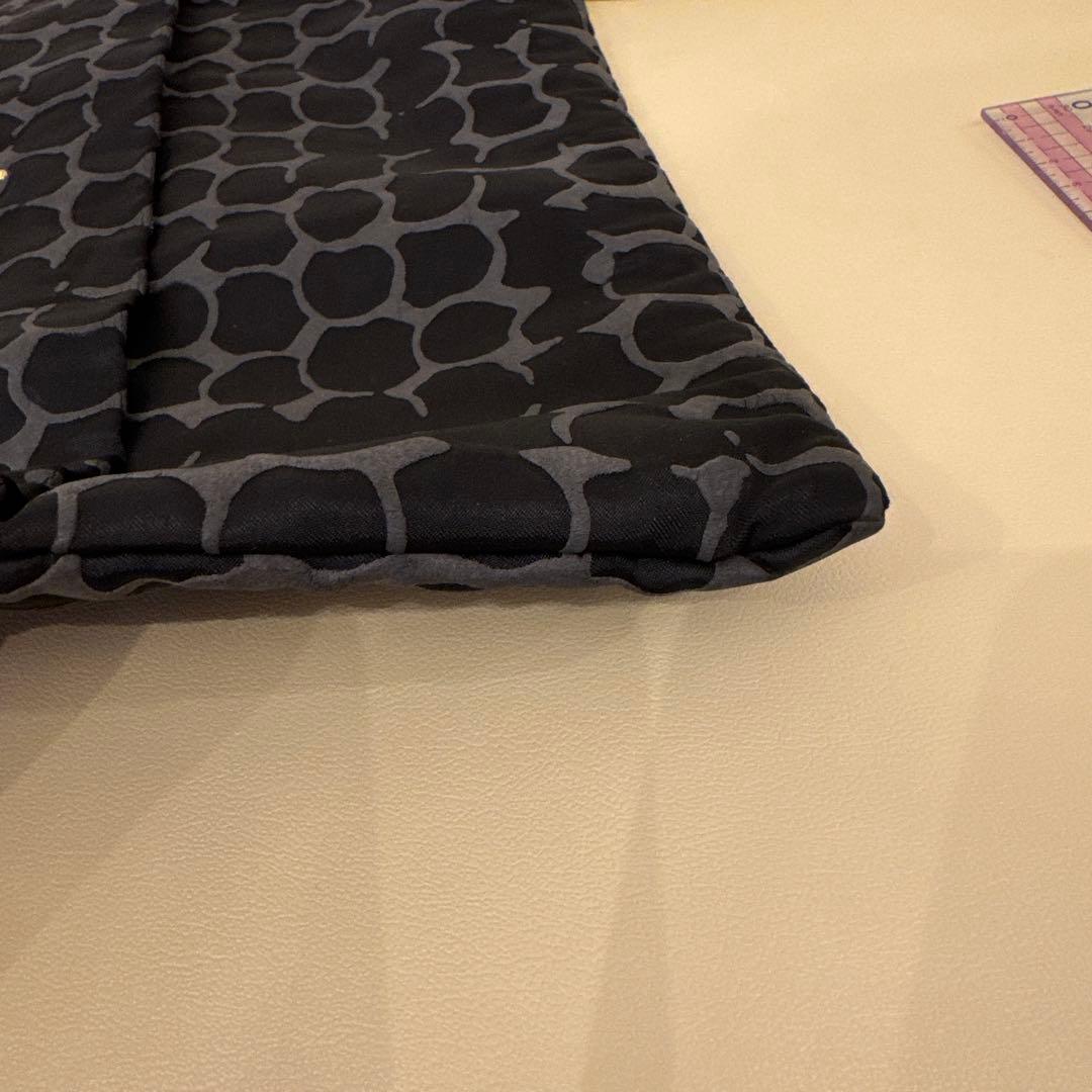 PRADA 黒 パターン クラッチバッグ