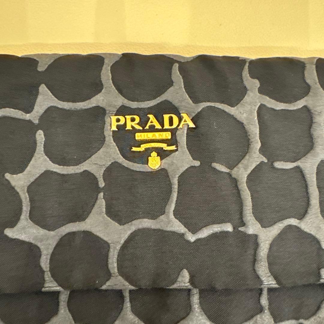 PRADA 黒 パターン クラッチバッグ