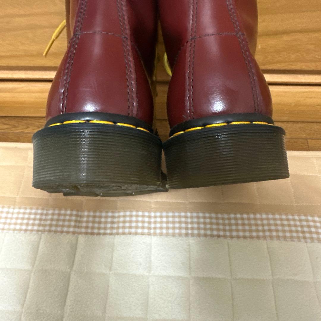 UK8 ドクターマーチン　チェリーレッド8ホール