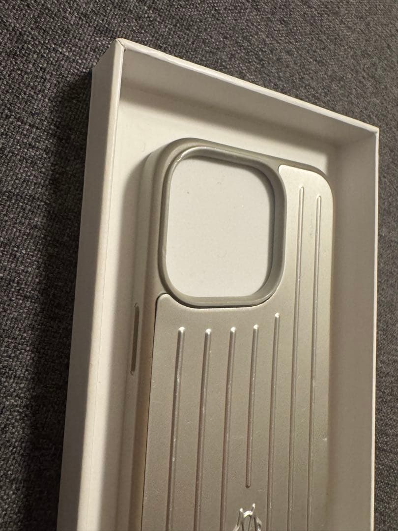 【箱付き】リモワ　RIMOWA スマホケース　iPhone15pro