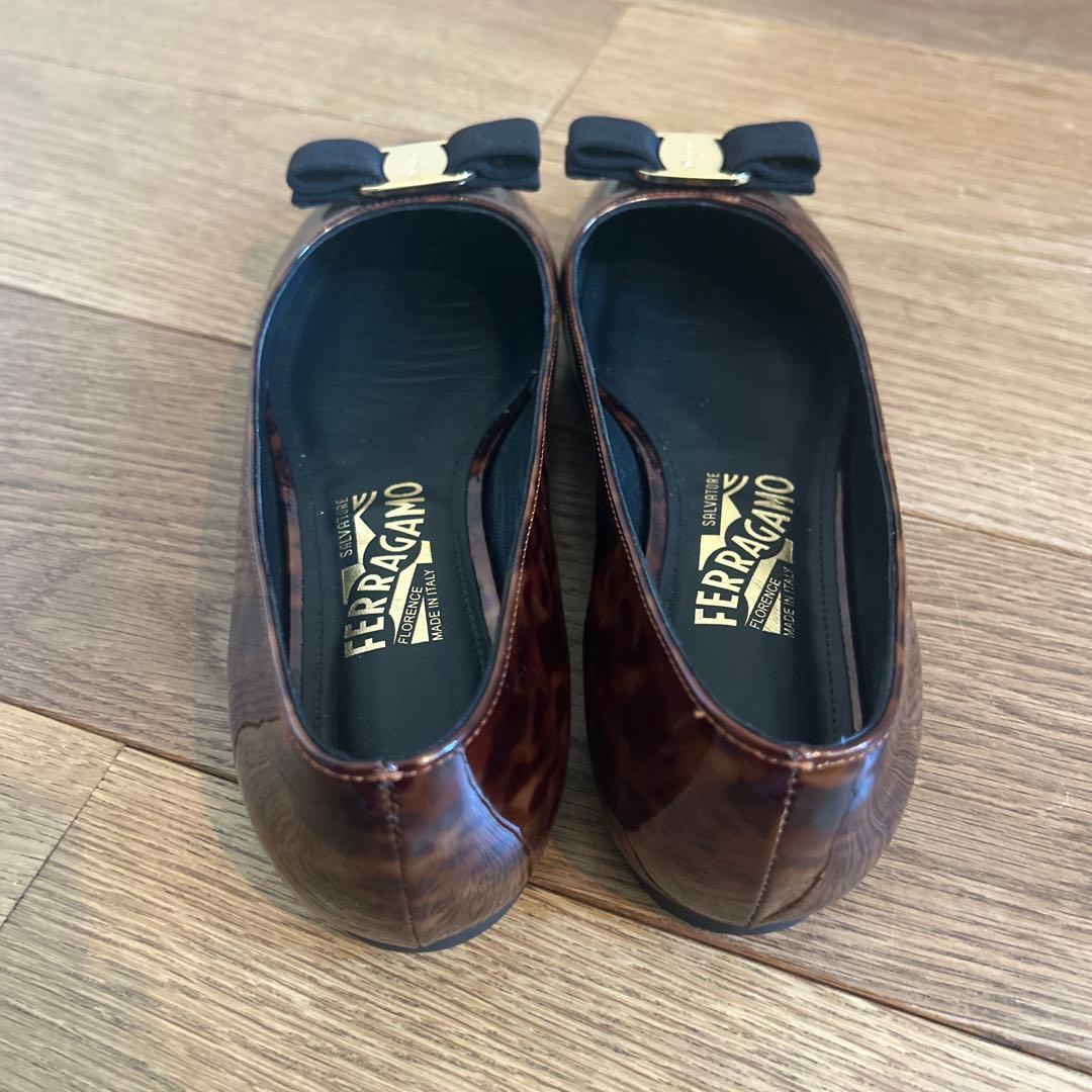 Ferragamo ヴァリナ 7D