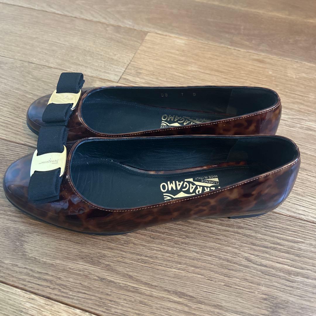 Ferragamo ヴァリナ 7D