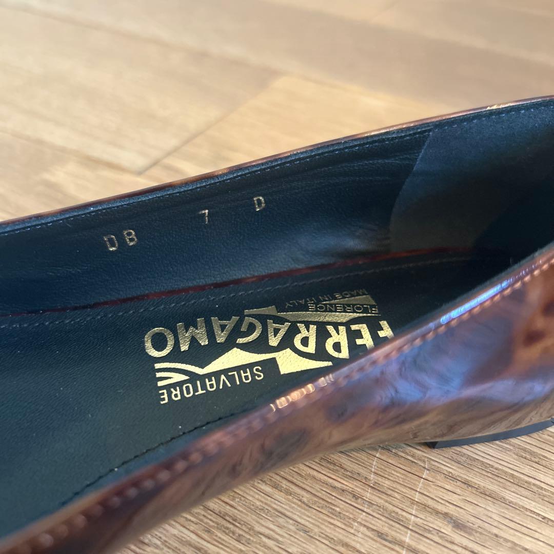 Ferragamo ヴァリナ 7D