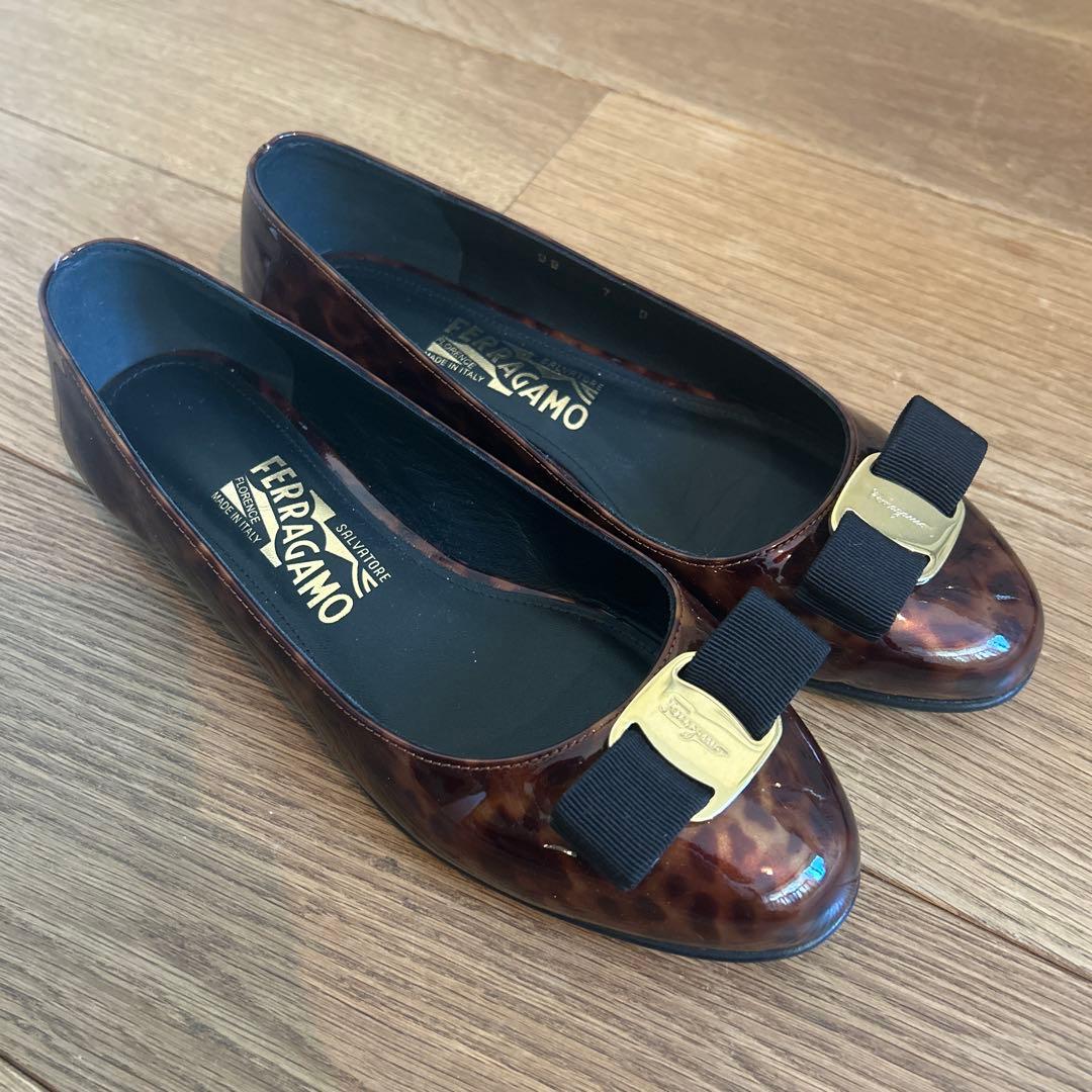Ferragamo ヴァリナ 7D