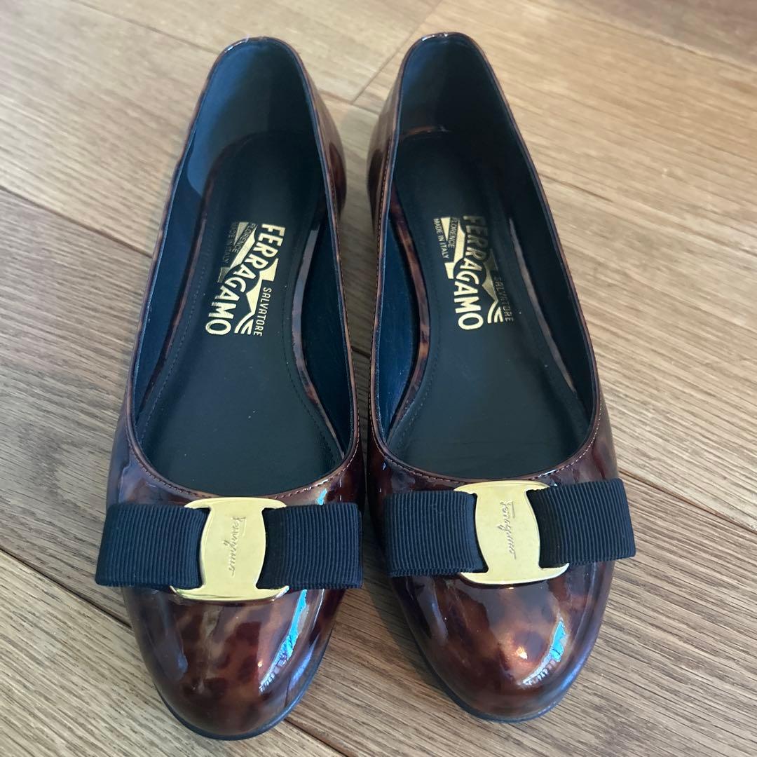 Ferragamo ヴァリナ 7D