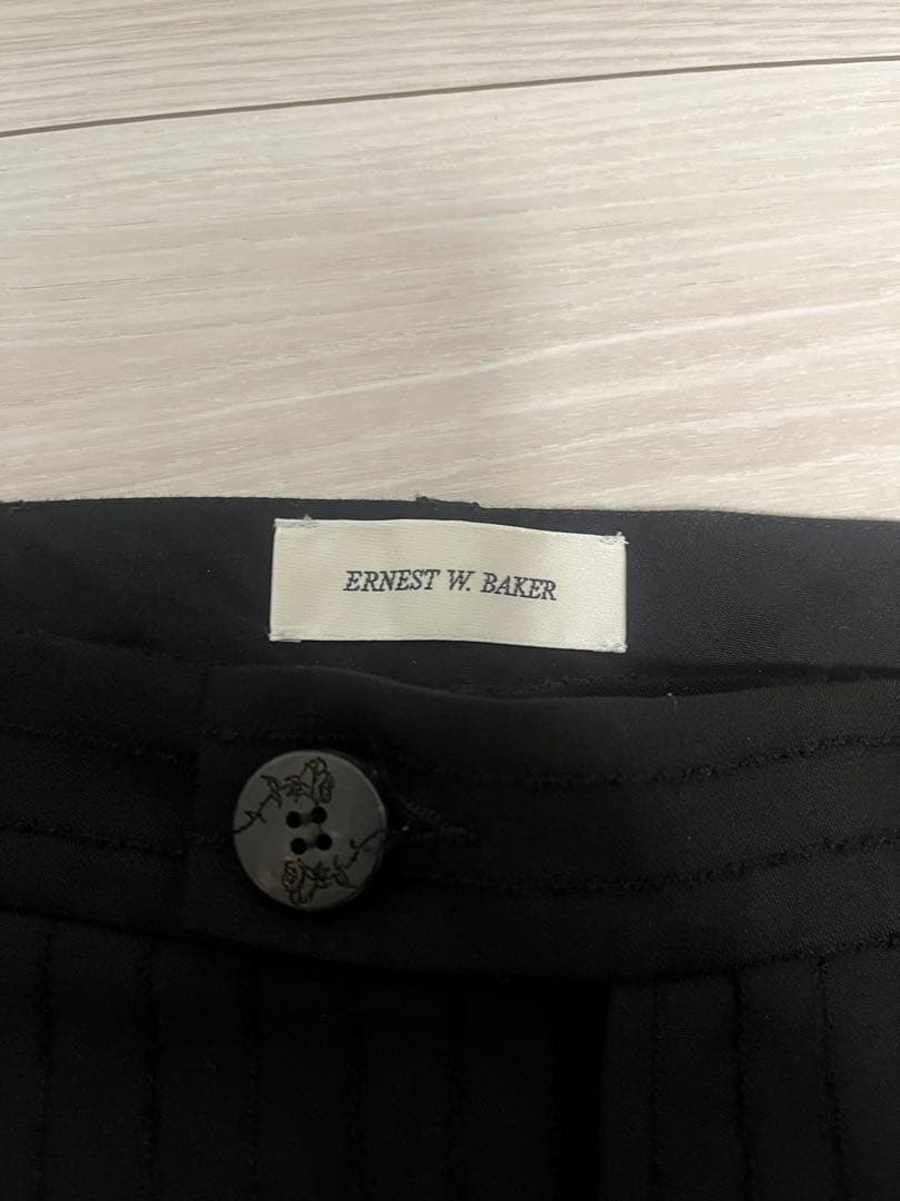 ernest w baker スラックス
