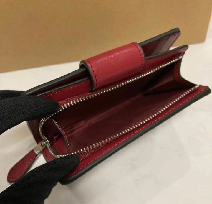 新品未使用コーチ二つ折り財布花柄ブラックシグネチャーレディースメンズ送料無料