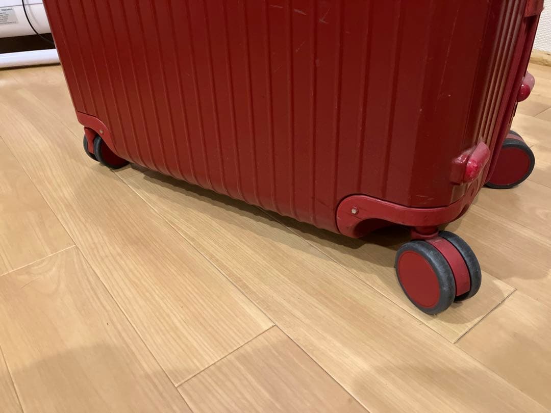 リモワ　トラベルケース　赤色