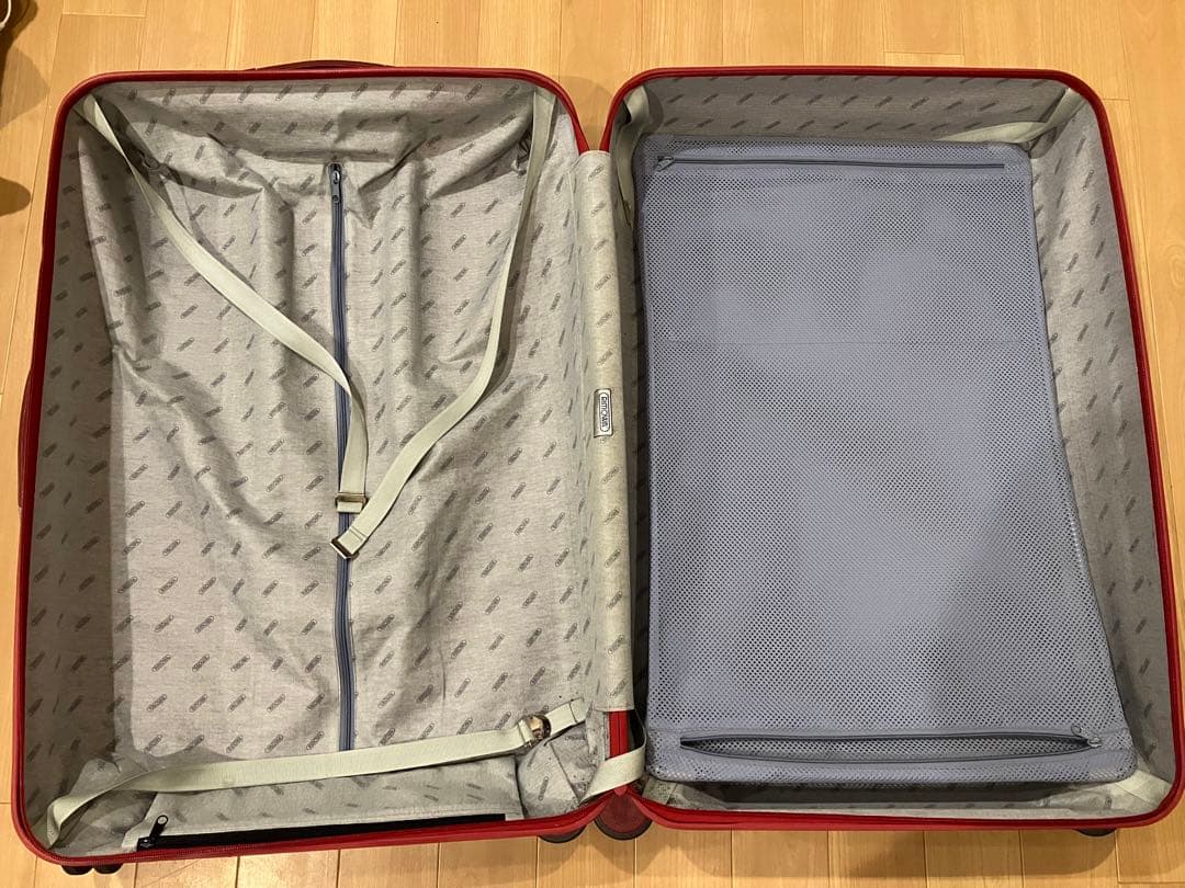 リモワ　トラベルケース　赤色