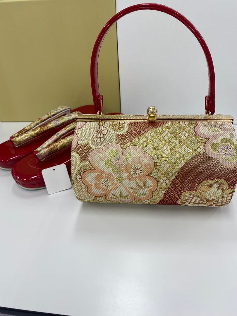 和装用バッグ 赤と金 花柄 草履付き