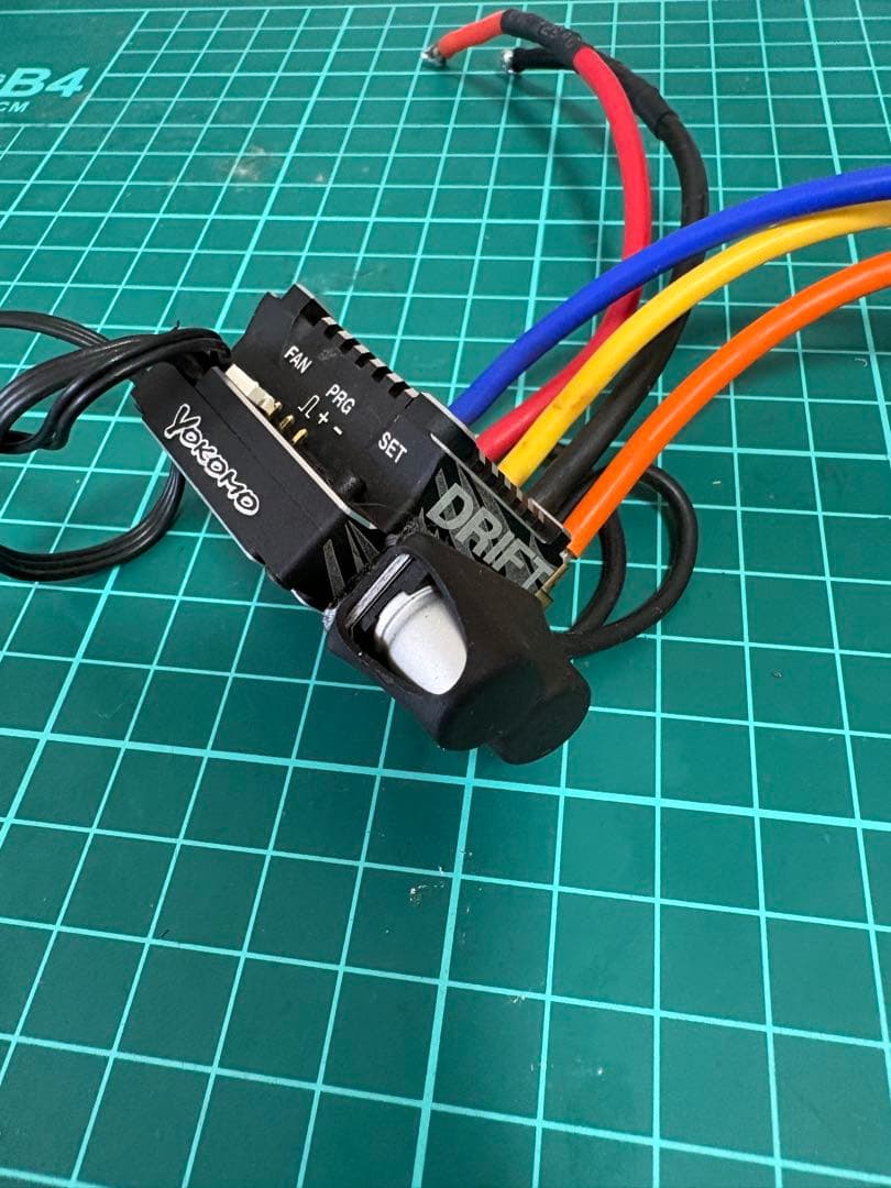 ヨコモ　BL-RS4 アンプ　SP-02D V2 サーボ