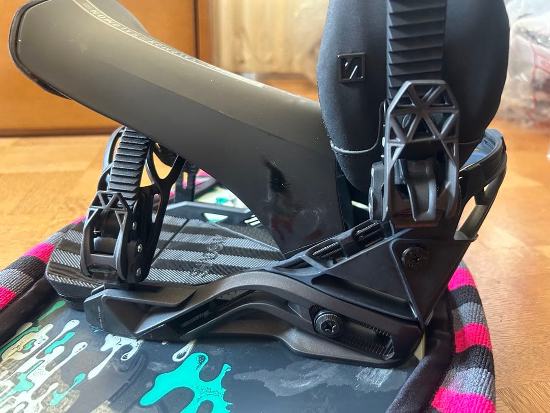 Salomon DISTRICT BLACK スノーボード ビンディング