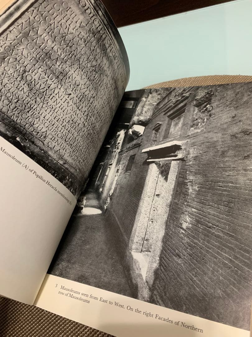 希少　The Tombs of St. Peter & St. Paul