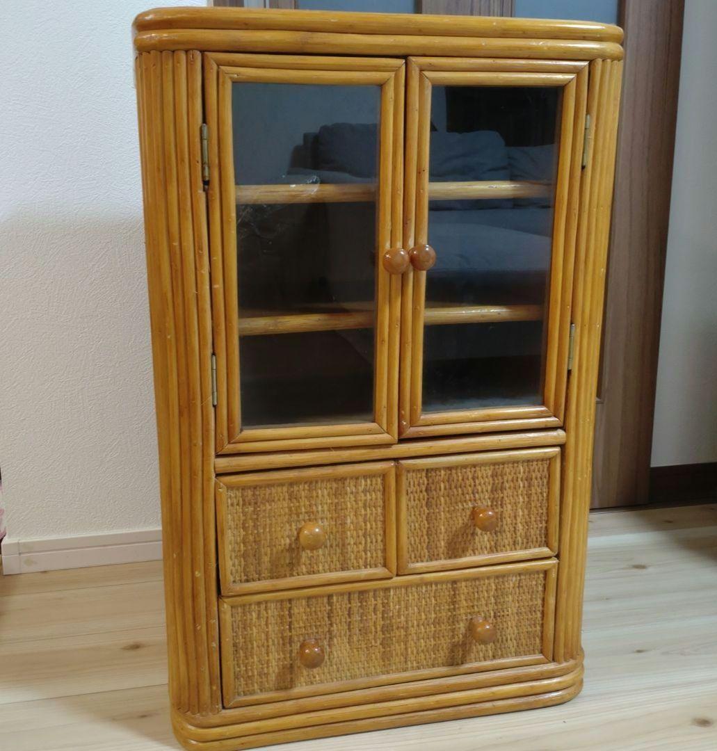 【訳あり品】ラタン　キャビネット ガラス扉付き 収納棚