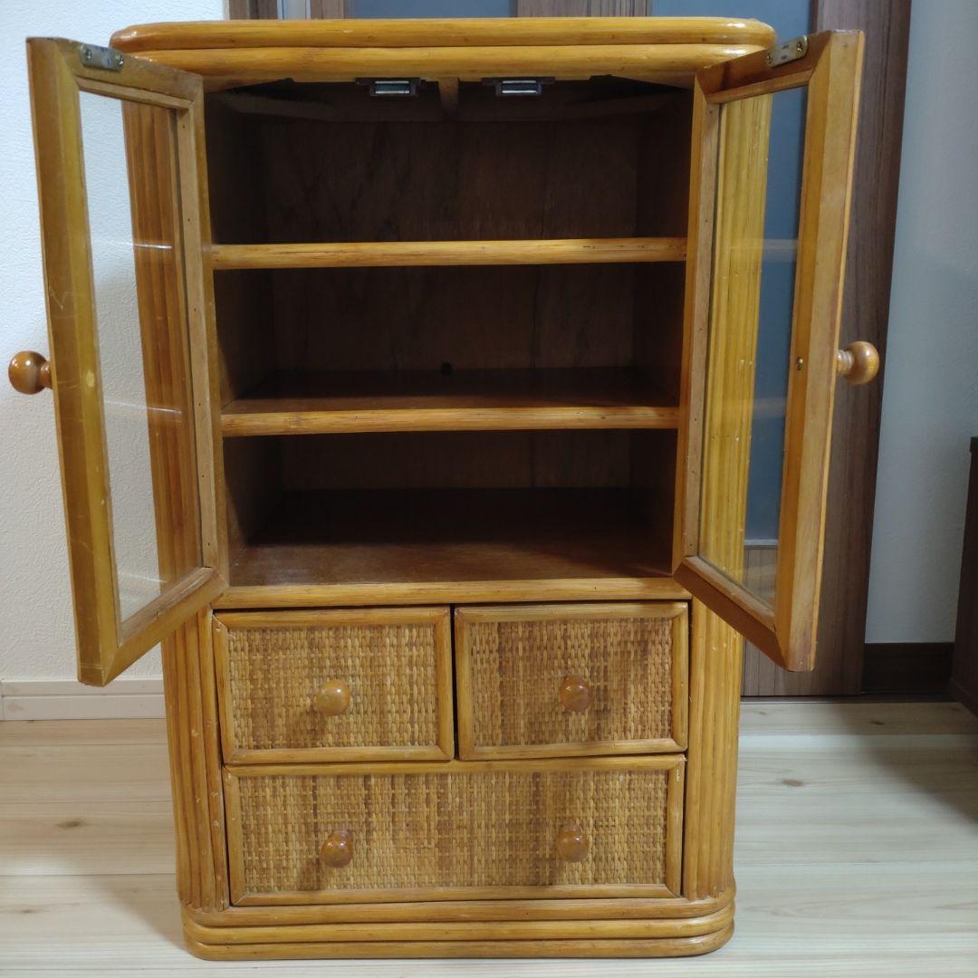 【訳あり品】ラタン　キャビネット ガラス扉付き 収納棚