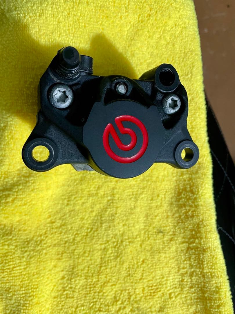 Brembo 新カニキャリパー 84mm中古品