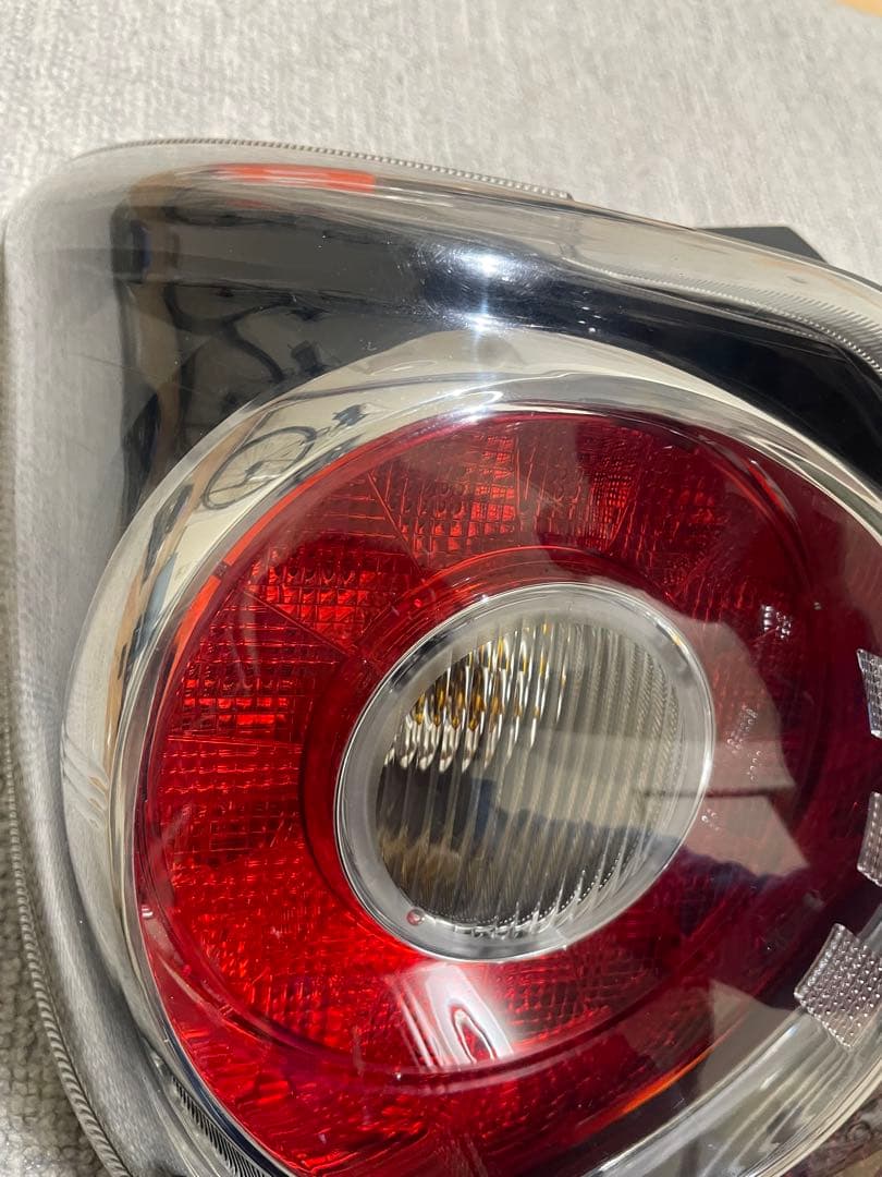 NCP131ヴィッツGRスポーツ純正LEDテールライト