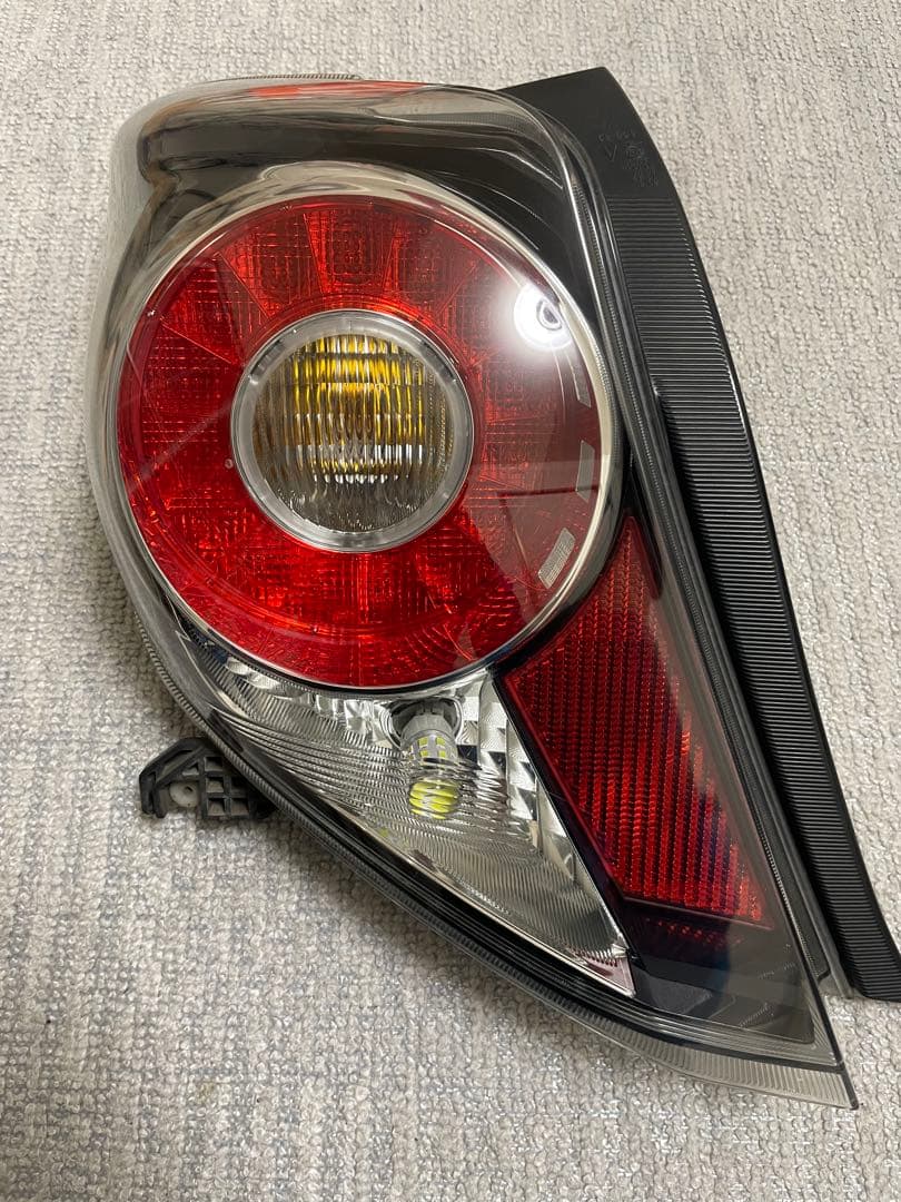 NCP131ヴィッツGRスポーツ純正LEDテールライト