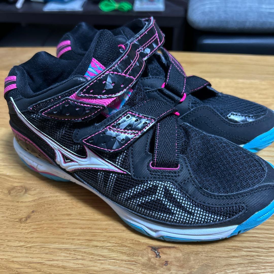 【美品】【匿名配送】ミズノ　バレーボールシューズ　ウェーブアルテミス23cm