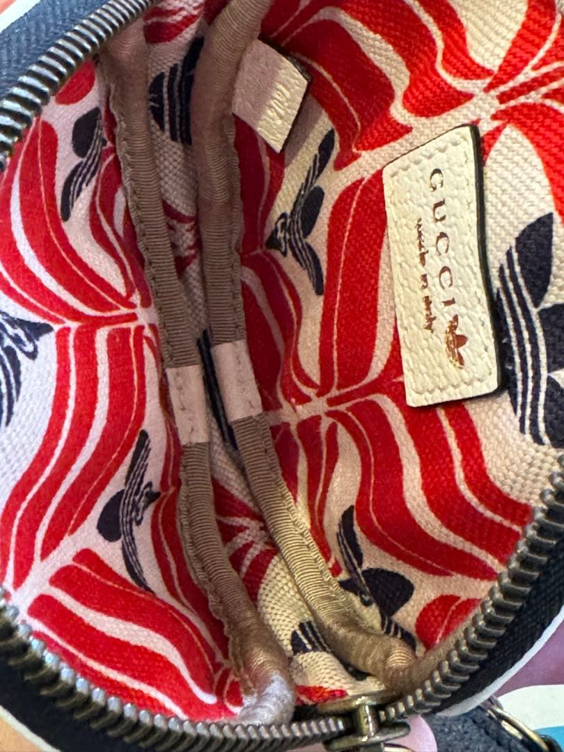 グッチ× アディダス　ミニネックポーチ マルチケース ロゴ ライン