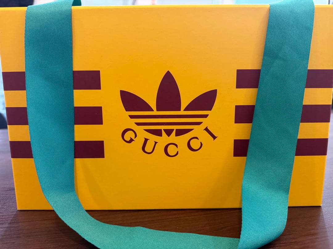 グッチ× アディダス　ミニネックポーチ マルチケース ロゴ ライン