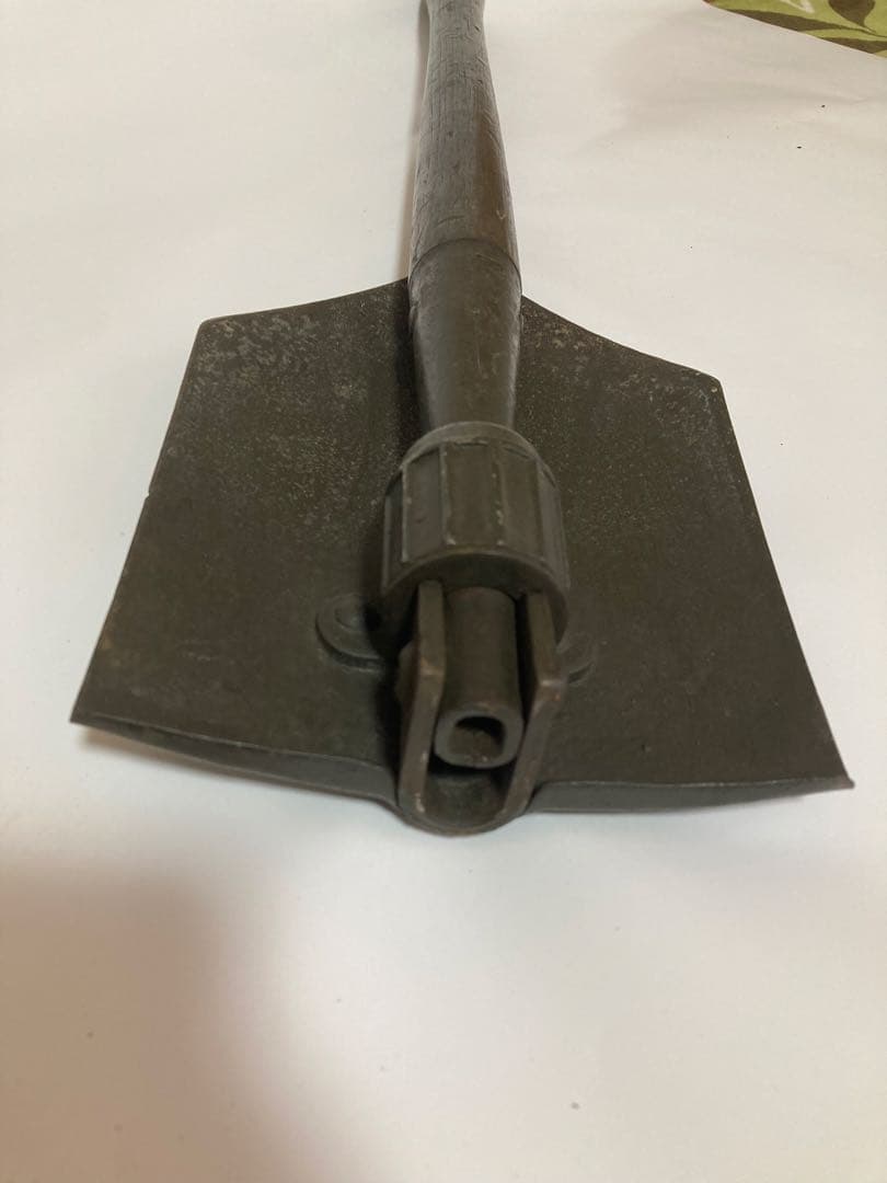 【米軍放出品】折りたたみ式シャベルと収納ケース
