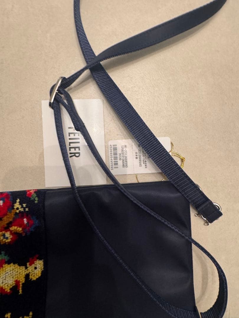 学校フェイラー ハイジ　スマホショルダー