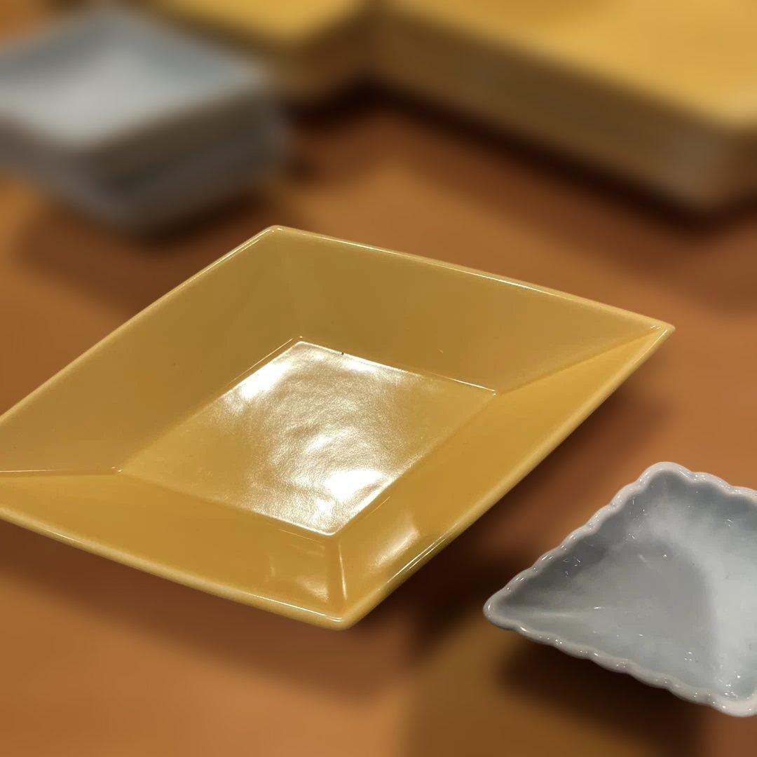 黄交趾菱形向こ付け、青磁菱形猪口、ぼんぼり型珍味入れ。