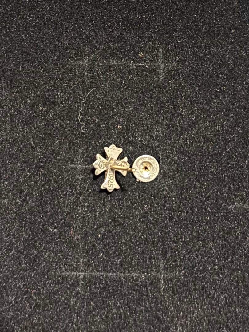 クロムハーツ（Chrome Hearts）クロススタッド　ピアス